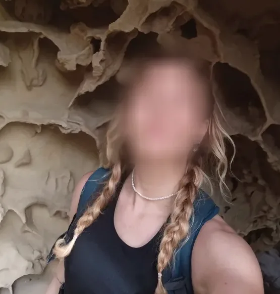 Amber, 29