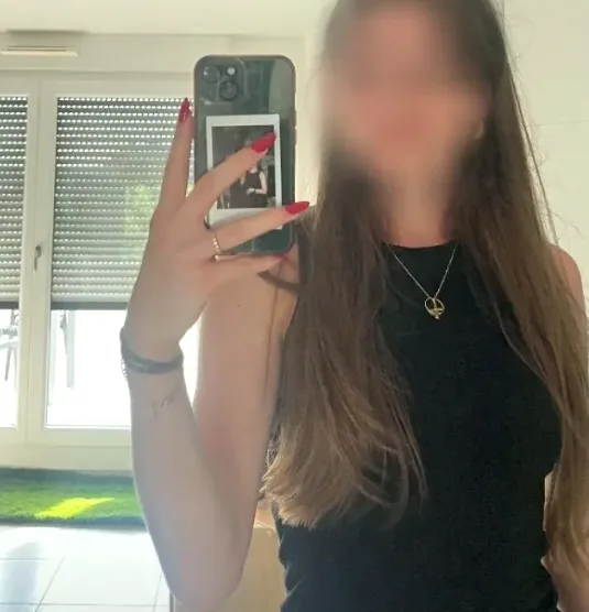 Amina, 27