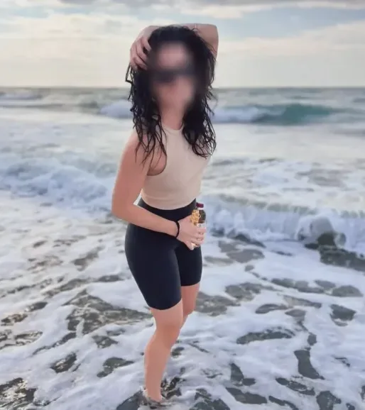 Angela, 31