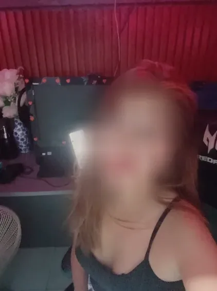 Anne, 32