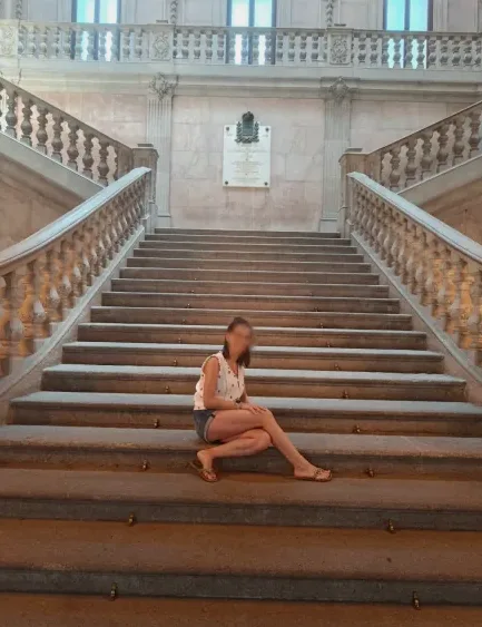 Anneke, 33