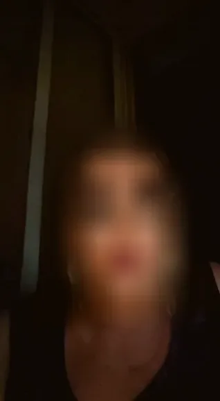 Anouk, 34