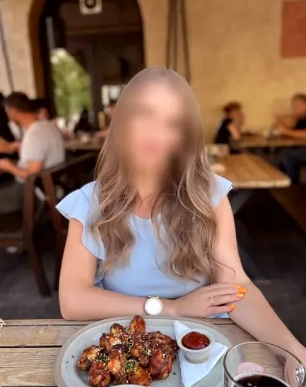 Esmee, 32