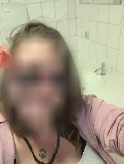 Fleur, 33