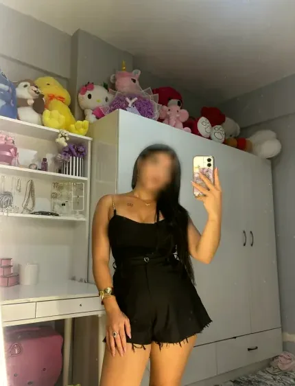 Imane, 27