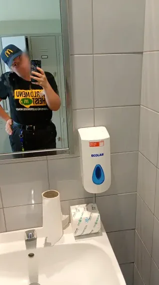 Julie, 24