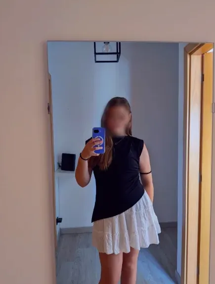 Olivia, 18