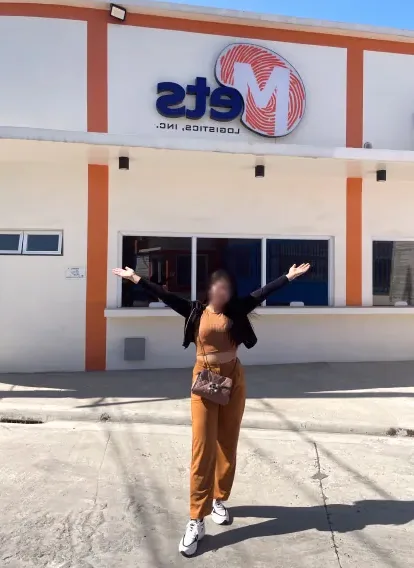 Sabine, 25