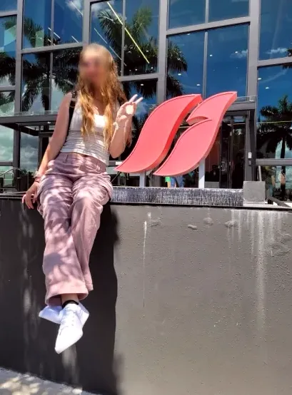 Sabine, 29