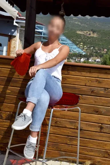 Sara, 34